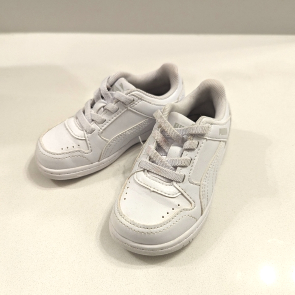 Puma baby white lace up shoes size 7 size 23